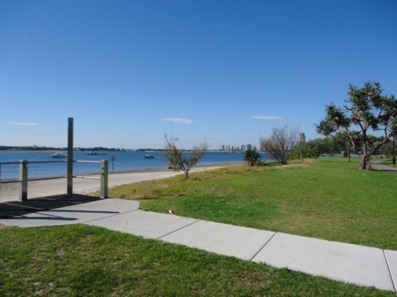 2/13 Central Street, Labrador QLD 4215