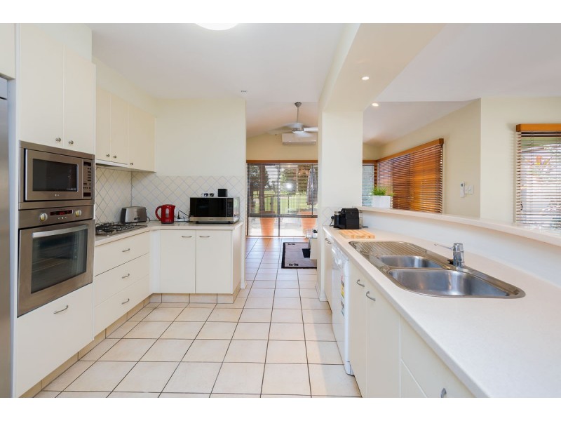 29 Ballybunyon Crescent, Hope Island QLD 4212