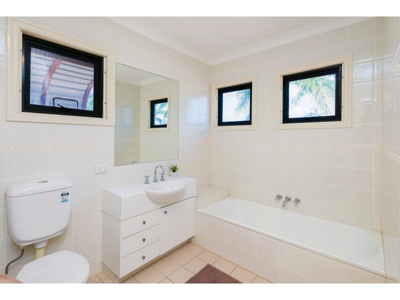 29 Ballybunyon Crescent, Hope Island QLD 4212