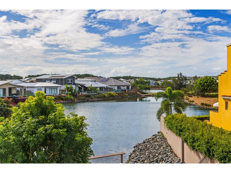 21 Azure Way, Hope Island QLD 4212