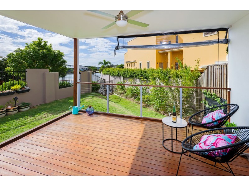 21 Azure Way, Hope Island QLD 4212