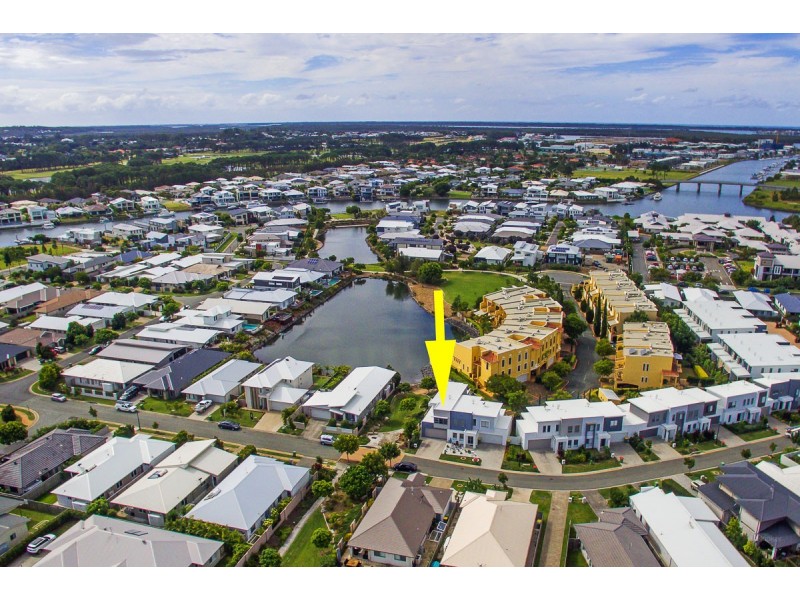 21 Azure Way, Hope Island QLD 4212