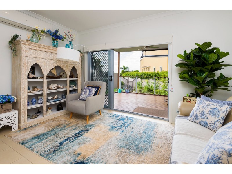 21 Azure Way, Hope Island QLD 4212