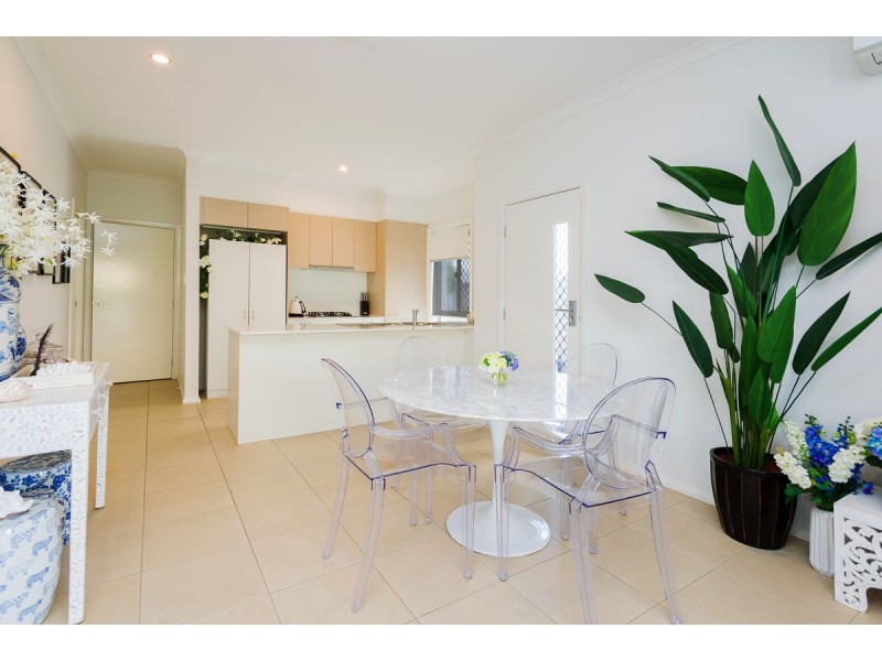 21 Azure Way, Hope Island QLD 4212