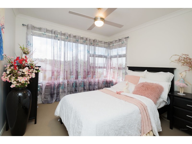 21 Azure Way, Hope Island QLD 4212