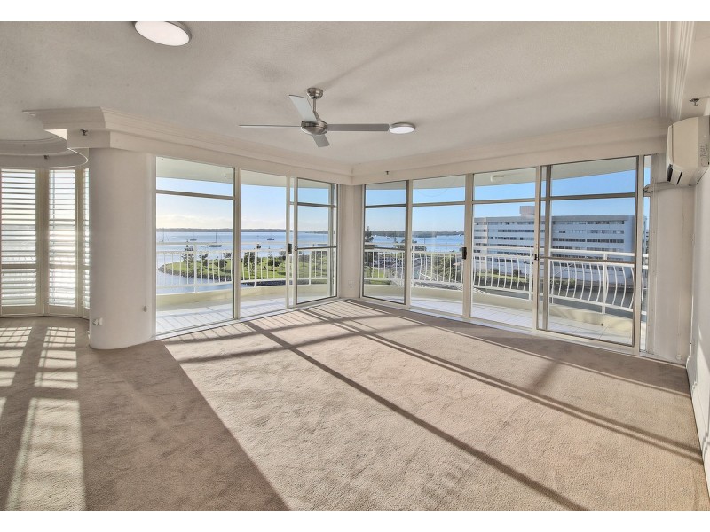 5C/5 Bayview Street, Runaway Bay QLD 4216