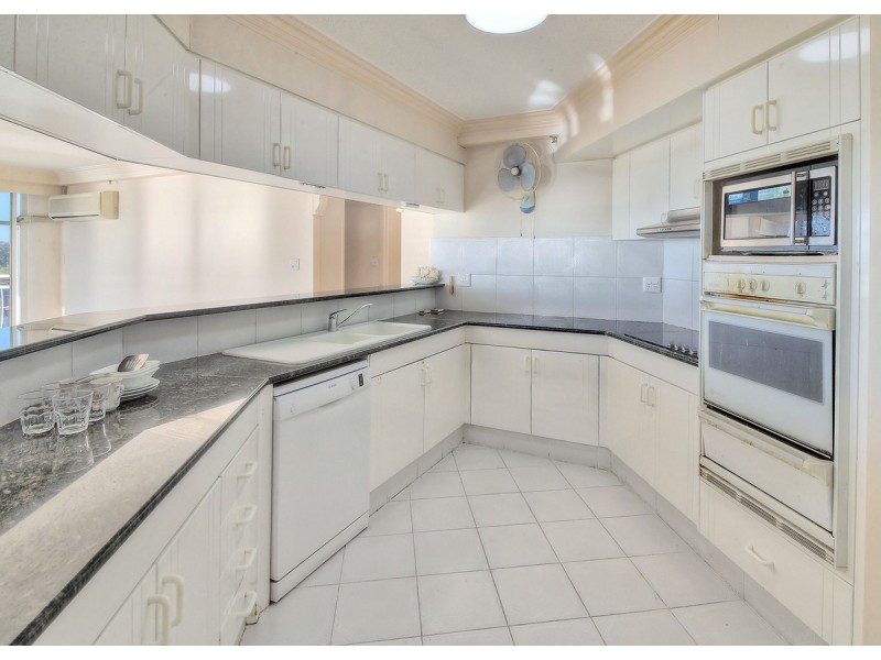 5C/5 Bayview Street, Runaway Bay QLD 4216