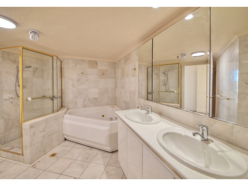 5C/5 Bayview Street, Runaway Bay QLD 4216