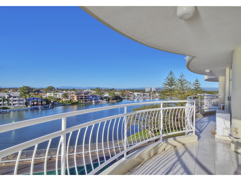 5C/5 Bayview Street, Runaway Bay QLD 4216