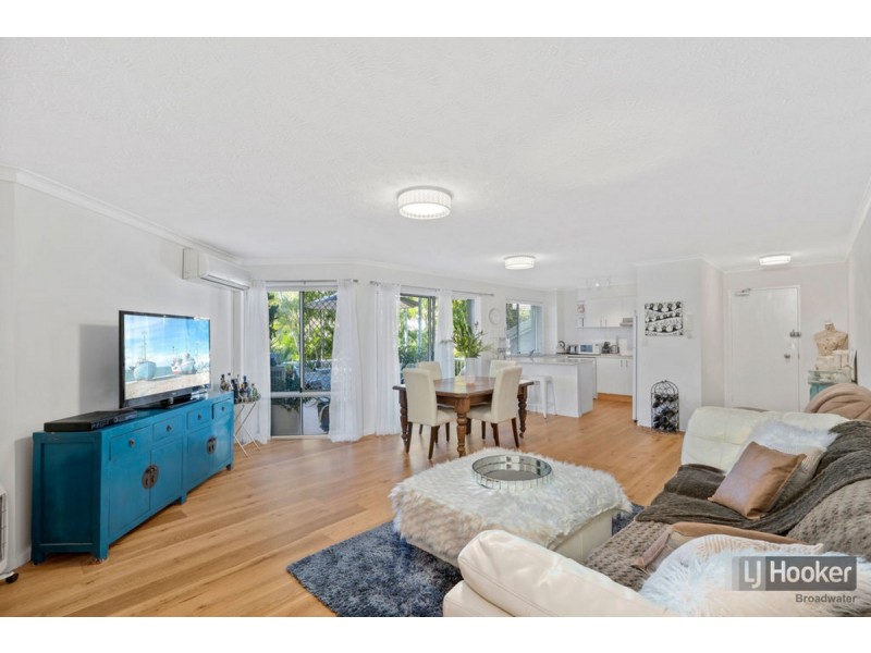 3/4 Madang Crescent, Runaway Bay QLD 4216