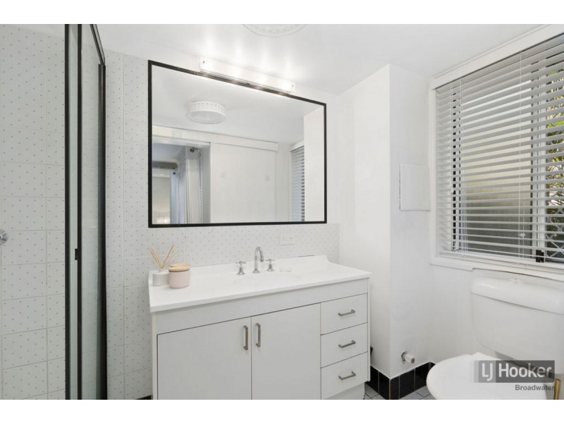 3/4 Madang Crescent, Runaway Bay QLD 4216