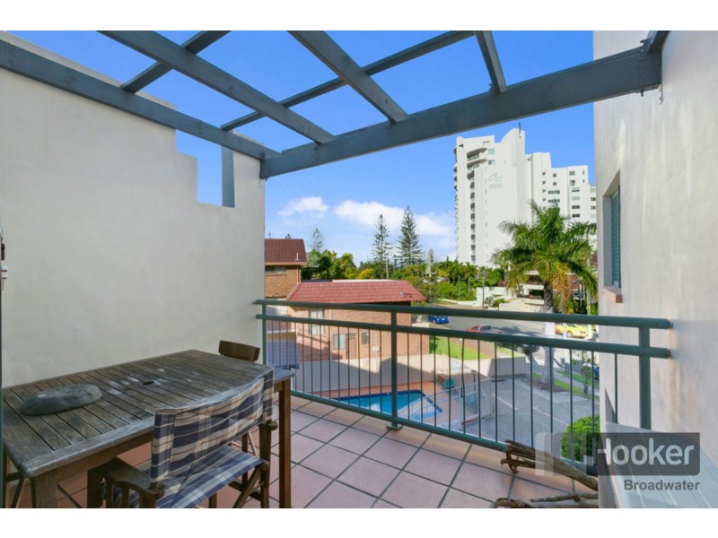 15/7-9 Robert Street, Labrador QLD 4215