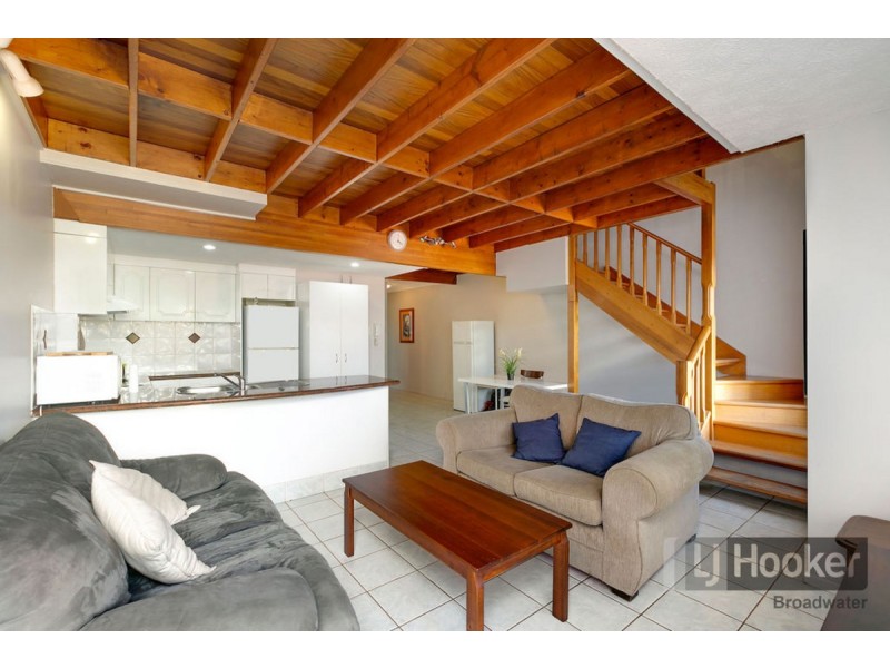 15/7-9 Robert Street, Labrador QLD 4215