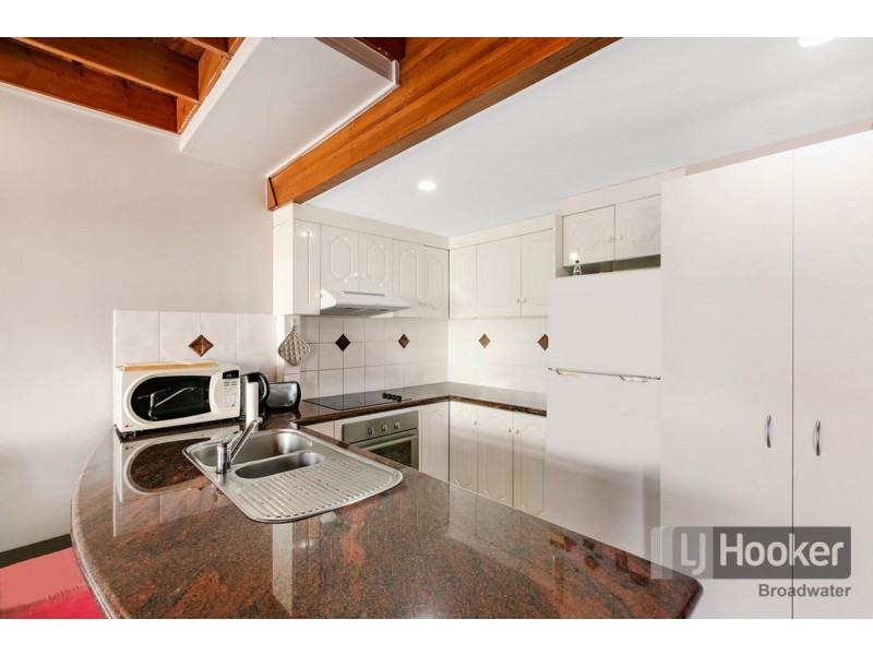 15/7-9 Robert Street, Labrador QLD 4215