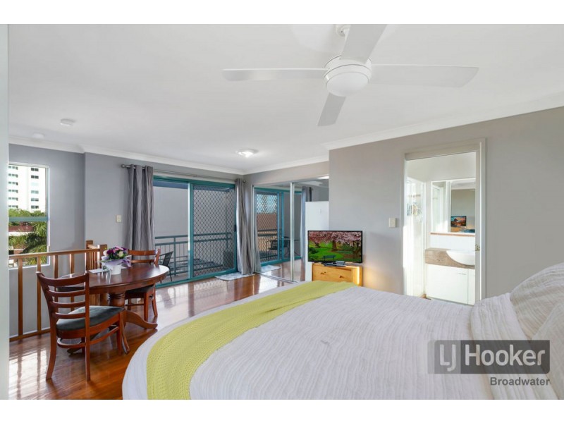 15/7-9 Robert Street, Labrador QLD 4215