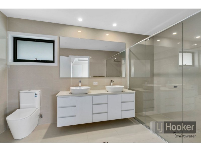 19 Fourth Avenue, Labrador QLD 4215