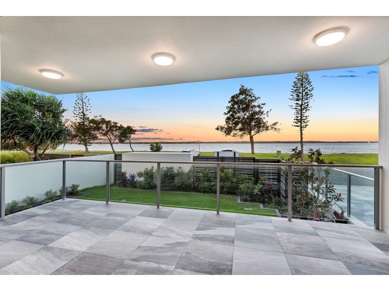 2/28 Anglers Esplanade, Runaway Bay QLD 4216