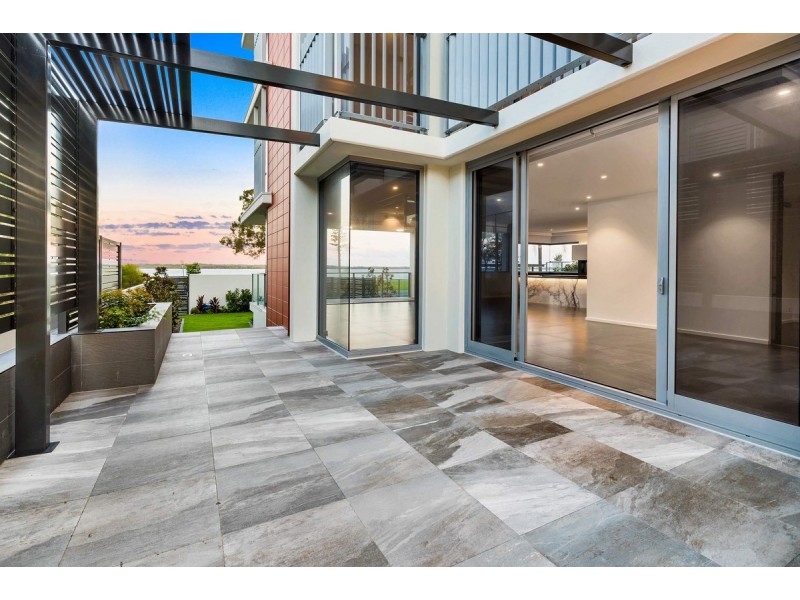 2/28 Anglers Esplanade, Runaway Bay QLD 4216