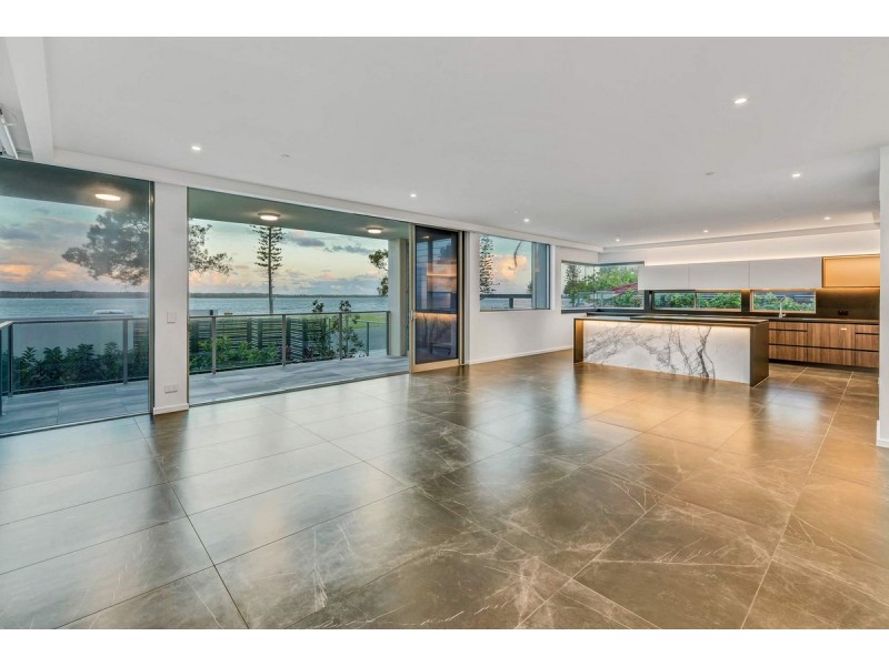 2/28 Anglers Esplanade, Runaway Bay QLD 4216