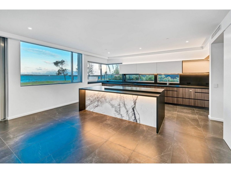 2/28 Anglers Esplanade, Runaway Bay QLD 4216