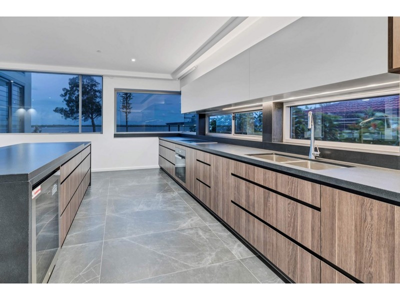 2/28 Anglers Esplanade, Runaway Bay QLD 4216