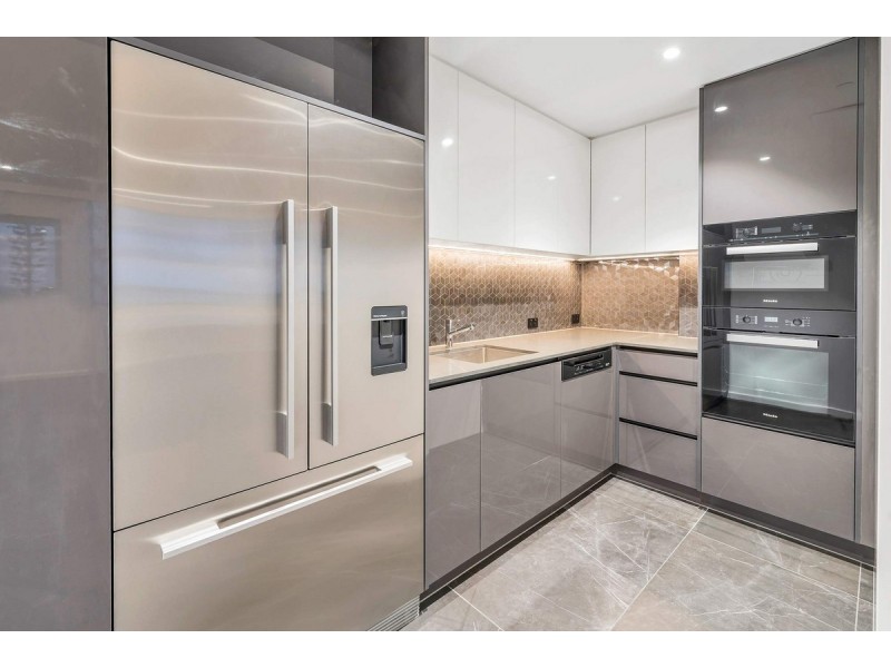 2/28 Anglers Esplanade, Runaway Bay QLD 4216