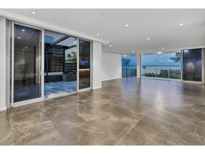 2/28 Anglers Esplanade, Runaway Bay QLD 4216