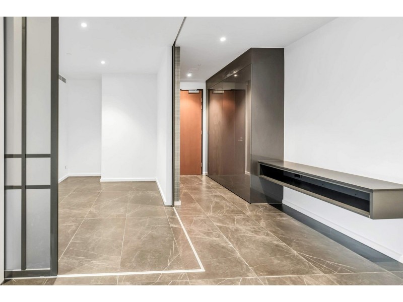 2/28 Anglers Esplanade, Runaway Bay QLD 4216