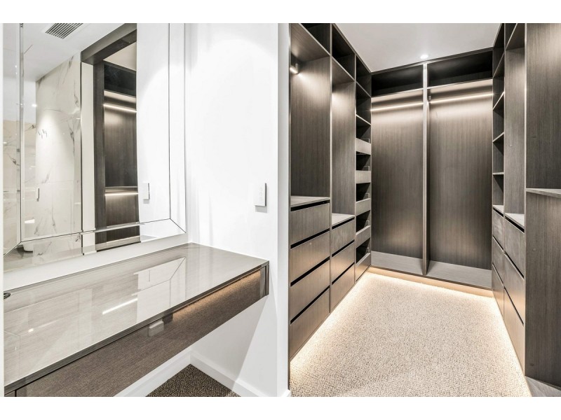 2/28 Anglers Esplanade, Runaway Bay QLD 4216