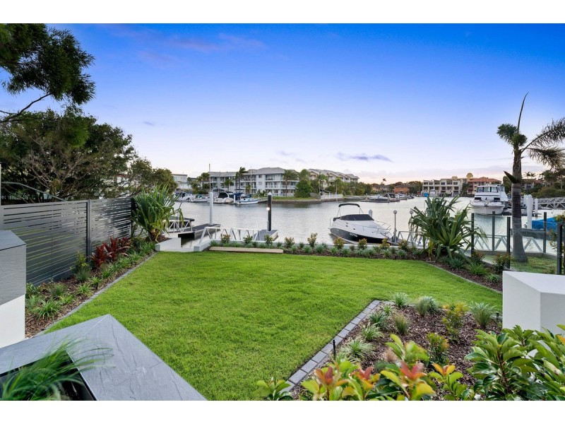 2/28 Anglers Esplanade, Runaway Bay QLD 4216