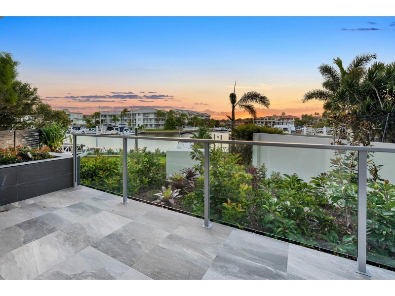 2/28 Anglers Esplanade, Runaway Bay QLD 4216