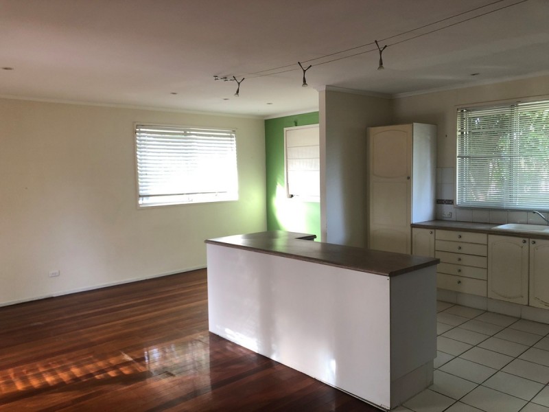 4 Joan Street, Southport QLD 4215