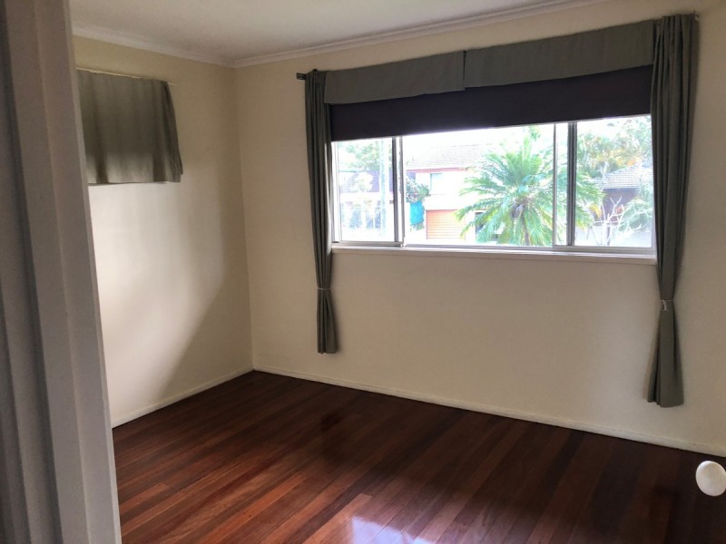 4 Joan Street, Southport QLD 4215