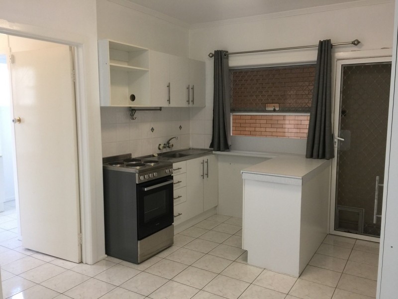 1/16 Sutherland Avenue, Labrador QLD 4215