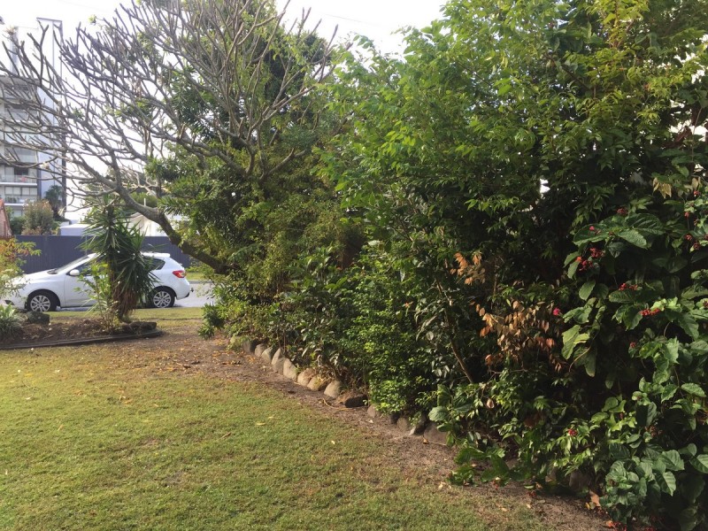 1/16 Sutherland Avenue, Labrador QLD 4215
