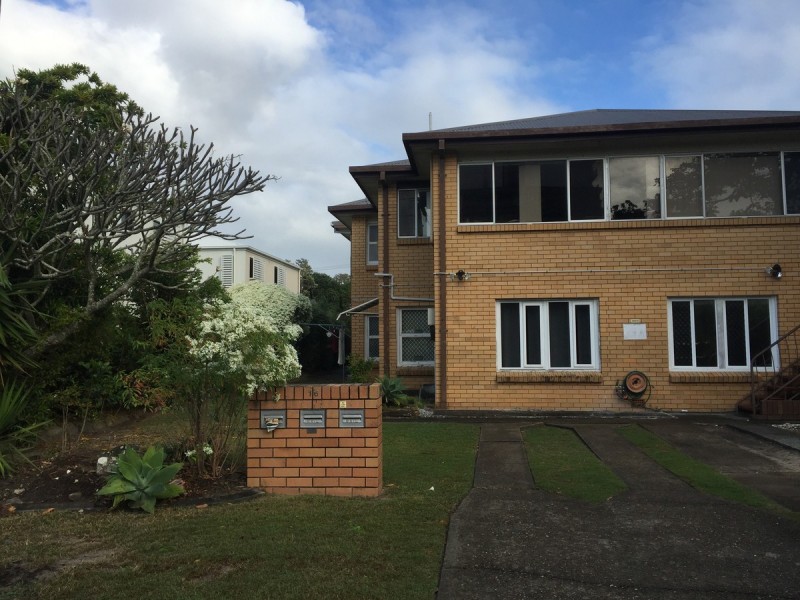 1/16 Sutherland Avenue, Labrador QLD 4215
