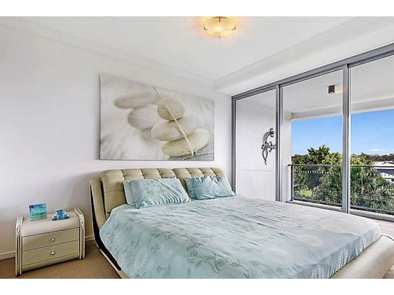 211/15 Compass Drive, Biggera Waters QLD 4216