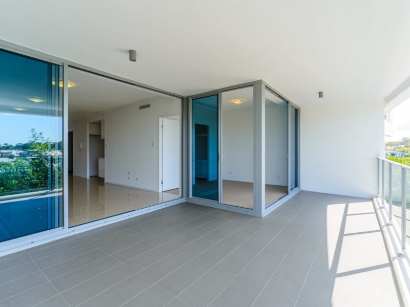 211/15 Compass Drive, Biggera Waters QLD 4216