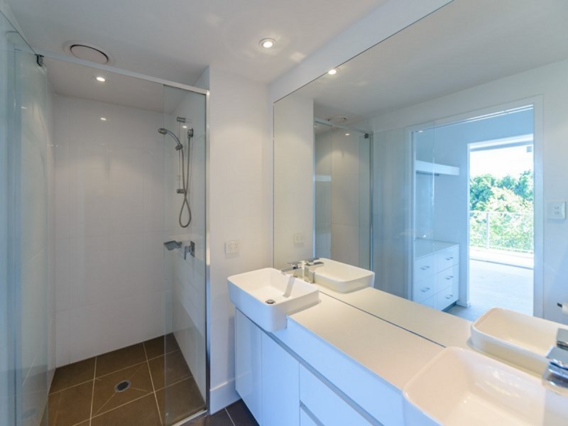 211/15 Compass Drive, Biggera Waters QLD 4216