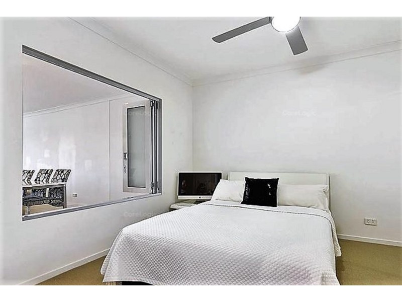 211/15 Compass Drive, Biggera Waters QLD 4216