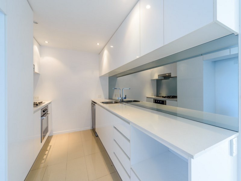 211/15 Compass Drive, Biggera Waters QLD 4216