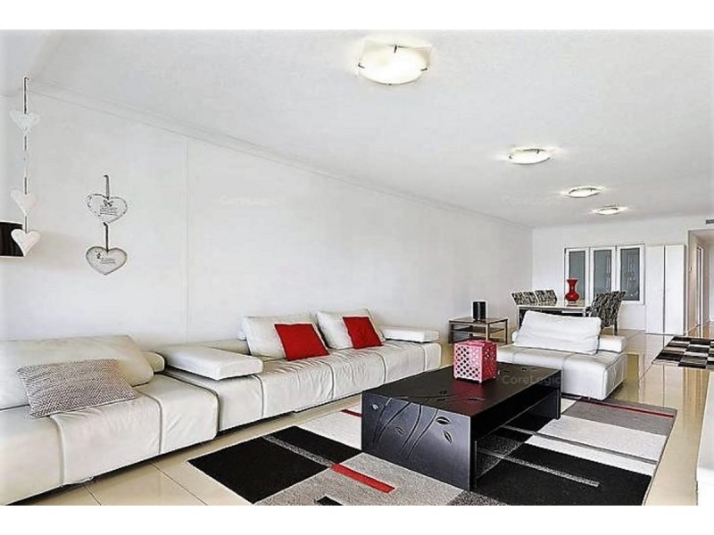 211/15 Compass Drive, Biggera Waters QLD 4216