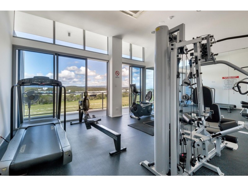 211/15 Compass Drive, Biggera Waters QLD 4216