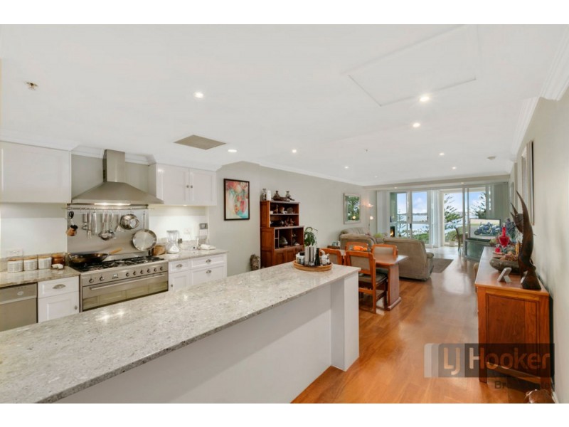 402/212-214 Marine Parade, Labrador QLD 4215