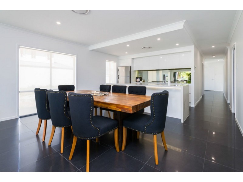 18 North View Street, Hope Island QLD 4212