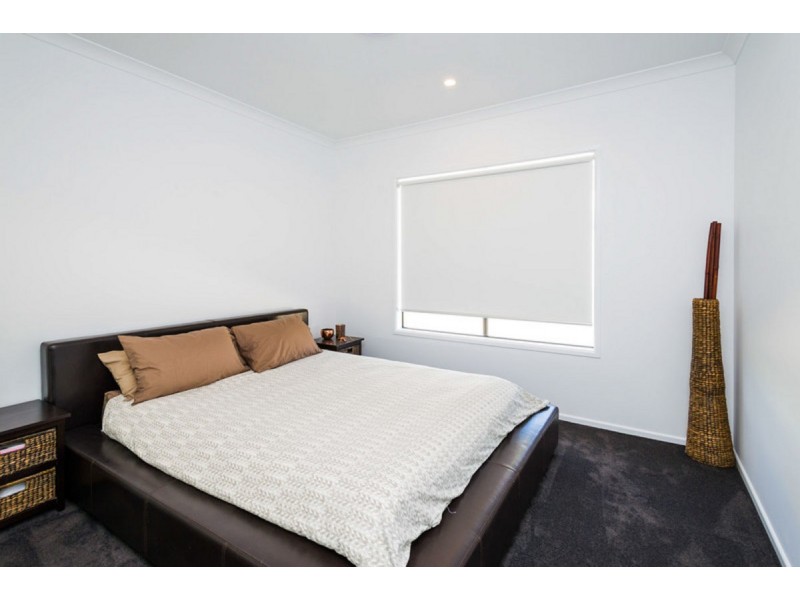 18 North View Street, Hope Island QLD 4212