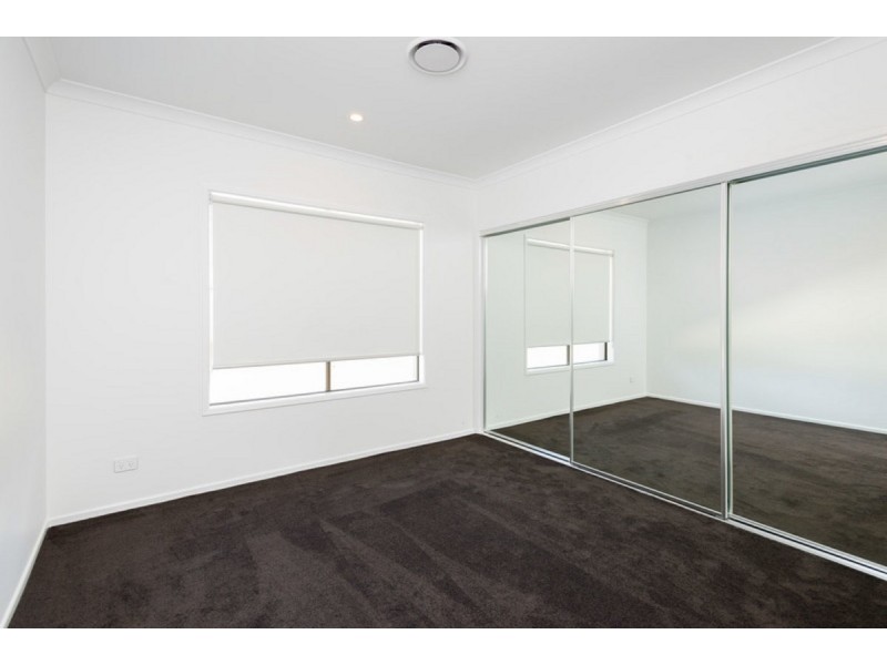 18 North View Street, Hope Island QLD 4212