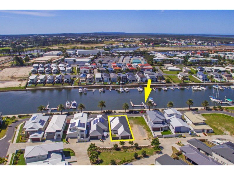 18 North View Street, Hope Island QLD 4212