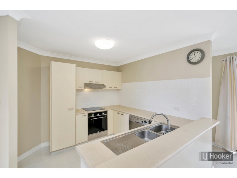 1/1 Gemma Glade, Labrador QLD 4215