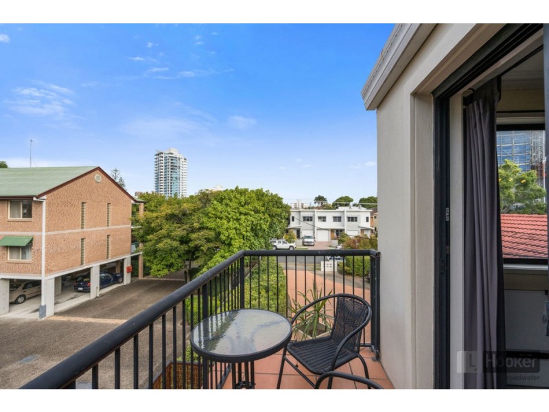 7/9 Bright Avenue, Labrador QLD 4215